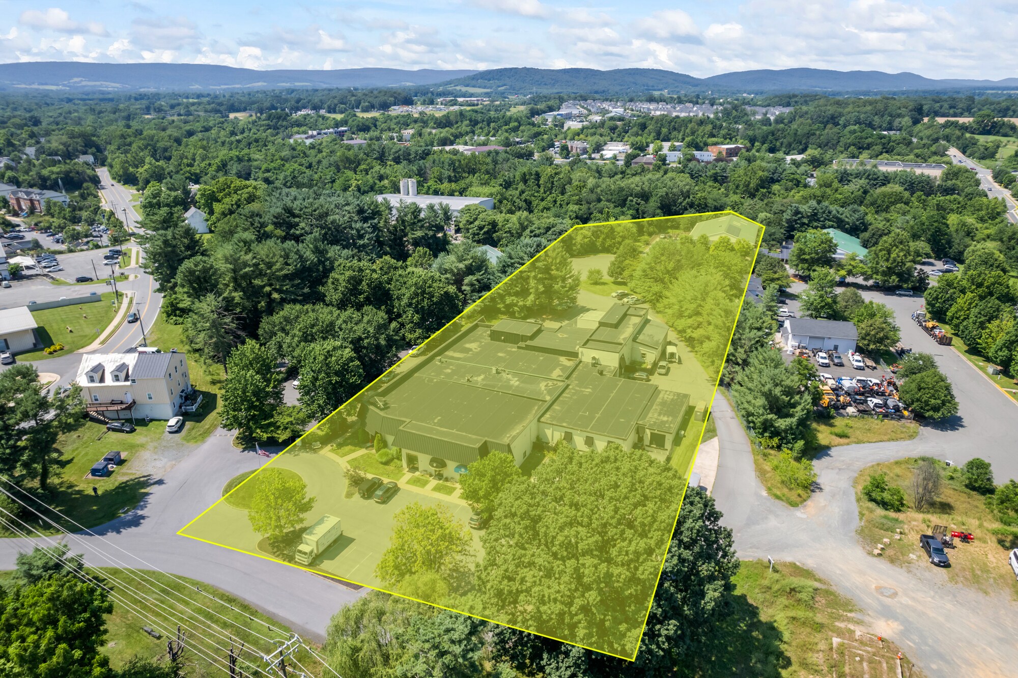 Industrial Portfolio Owner-User portefeuille de 2 biens à vendre sur LoopNet.fr Photo principale– Image 1 sur 16