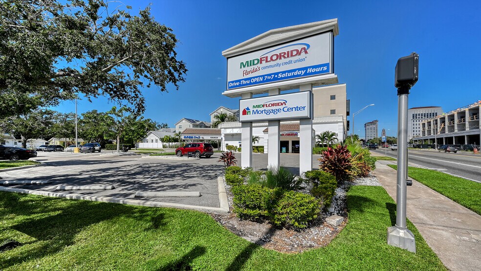 544 S Washington Blvd, Sarasota, FL à louer - Photo de l’immeuble – Image 3 sur 8