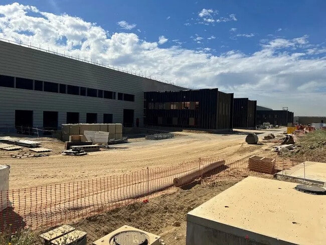 Plus de détails pour 1 Les Grands Champs, Le Thillay - Bureau, Industriel/Logistique à louer