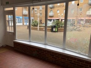 1-40 Village Sq, Brighton à louer Photo intérieure– Image 1 sur 6