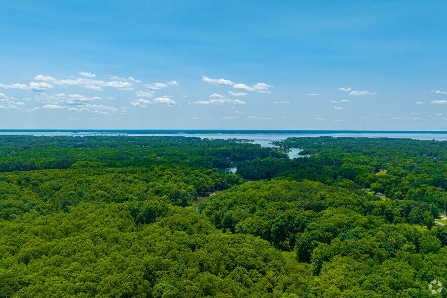 000 Irvington Rd, Irvington, VA à vendre - Photo de l’immeuble – Image 1 sur 8