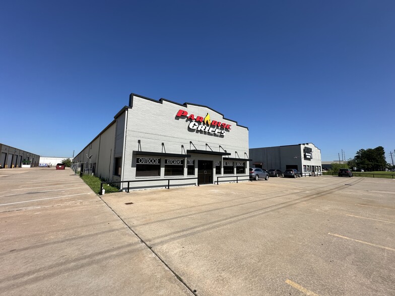 5485 W Sam Houston Pky N, Houston, TX à louer - Photo de l’immeuble – Image 3 sur 13