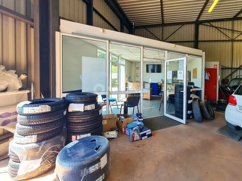 Local d’activités dans Ploufragan à louer - Photo de l’immeuble – Image 2 sur 8