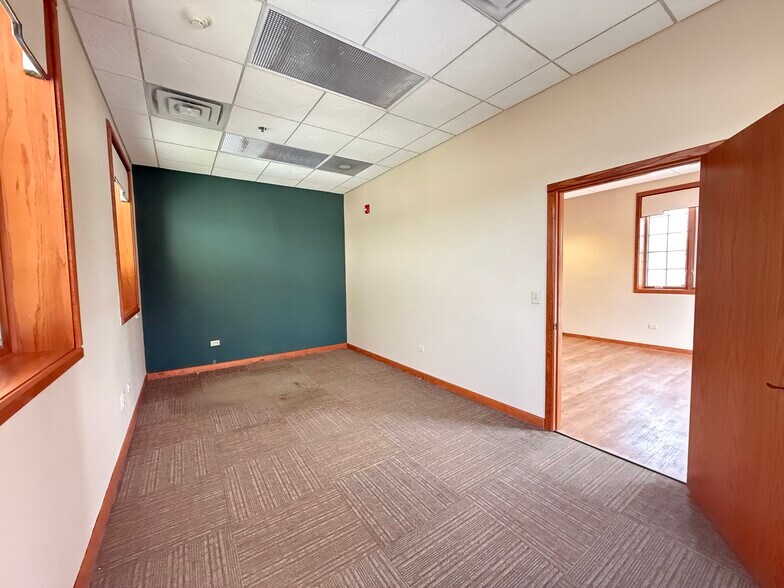 2429 Randall Rd, Carpentersville, IL à louer - Photo de l’immeuble – Image 3 sur 20