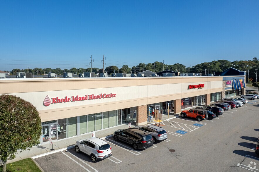 555-615 Greenwich Ave, Warwick, RI à louer - Photo de l’immeuble – Image 2 sur 10
