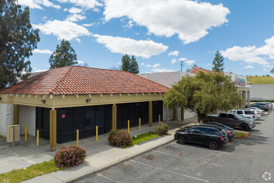 1617 E Highland Ave, San Bernardino, CA à vendre - Photo de l’immeuble – Image 1 sur 5