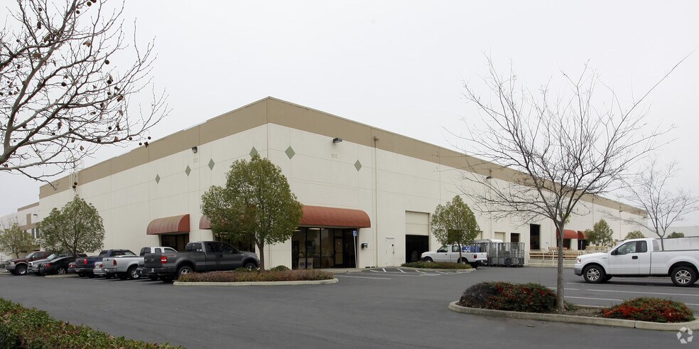 900 Business Park Dr, Dixon, CA à louer - Photo de l’immeuble – Image 3 sur 5