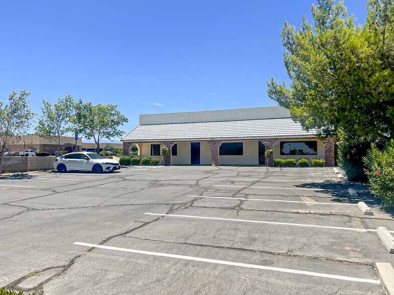 14434 California Ave, Victorville, CA à vendre - Photo de l’immeuble – Image 1 sur 13