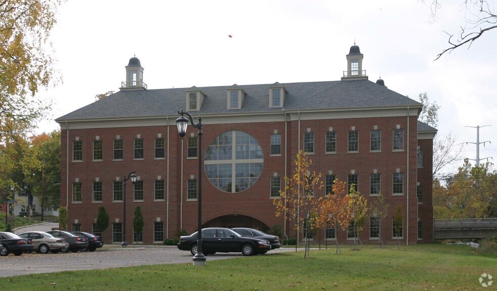 5470 Main St, Sylvania, OH à louer - Photo de l’immeuble – Image 3 sur 11