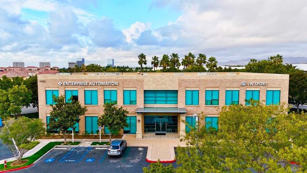 9050 Irvine Center Dr, Irvine, CA à louer - Photo de l’immeuble – Image 3 sur 11