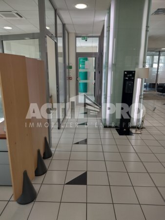Plus de détails pour Bureau à vendre