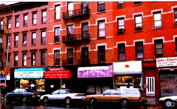 693 Ninth Ave, New York, NY à louer - Photo de l’immeuble – Image 2 sur 4