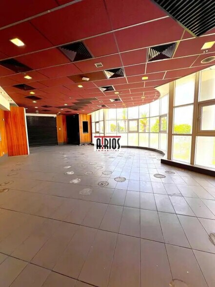 Local d'activités dans La Valette-du-Var à vendre - Photo de l’immeuble – Image 1 sur 16