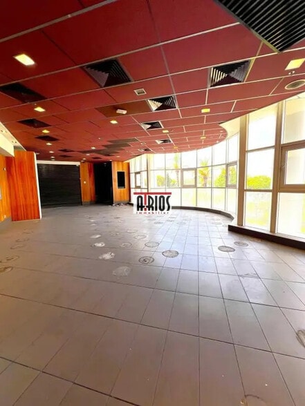 Local d'activités dans La Valette-du-Var à vendre - Photo de l’immeuble – Image 2 sur 16