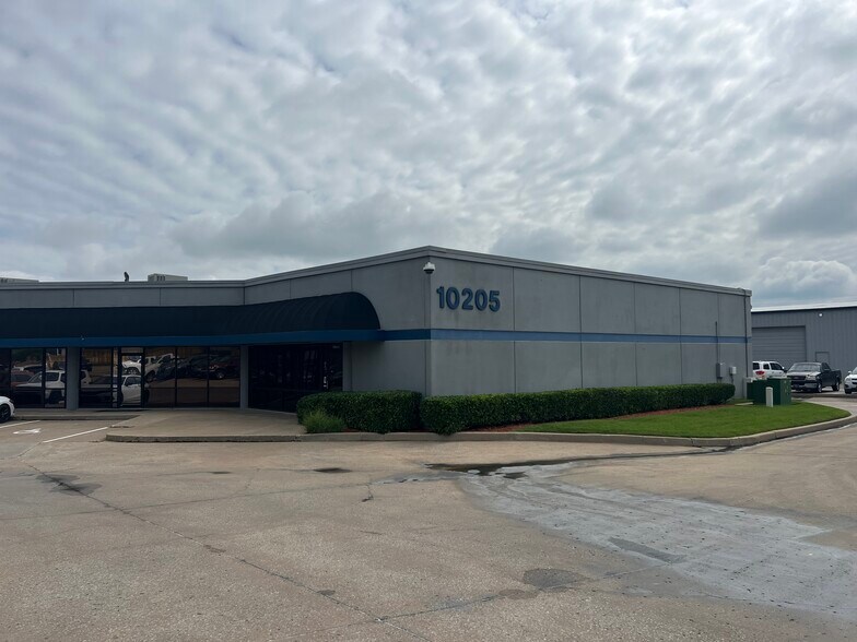 10205 E 61st St, Tulsa, OK à louer - Photo de l’immeuble – Image 2 sur 8