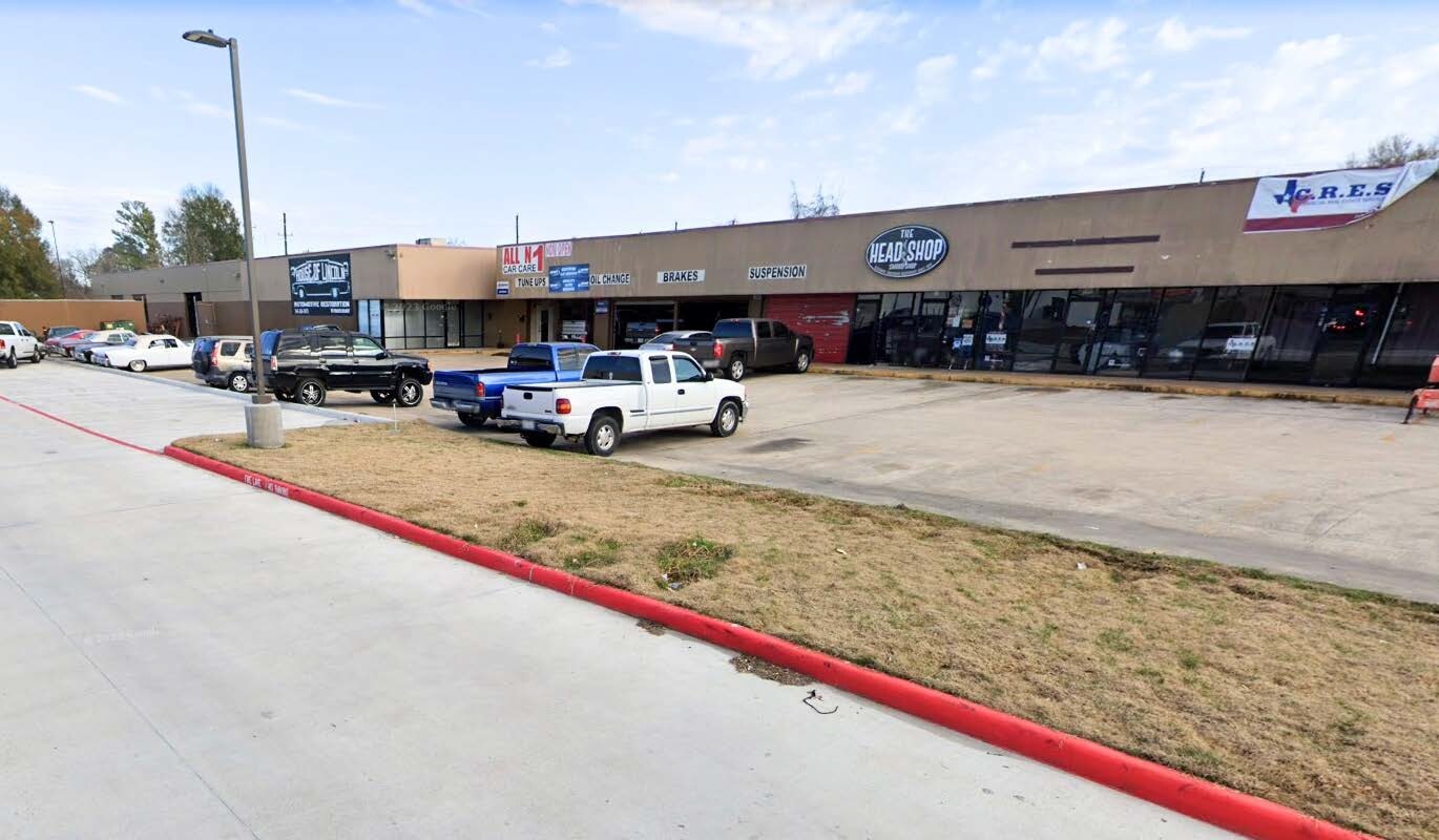 11950 Perry Rd, Houston, TX à louer Photo de l’immeuble– Image 1 sur 7