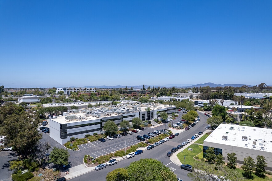 9877 Waples St, San Diego, CA à vendre - Photo de l’immeuble – Image 2 sur 3