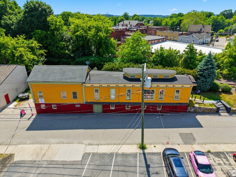 21 Furnace St, Danielson, CT à vendre - Photo de l’immeuble – Image 2 sur 33