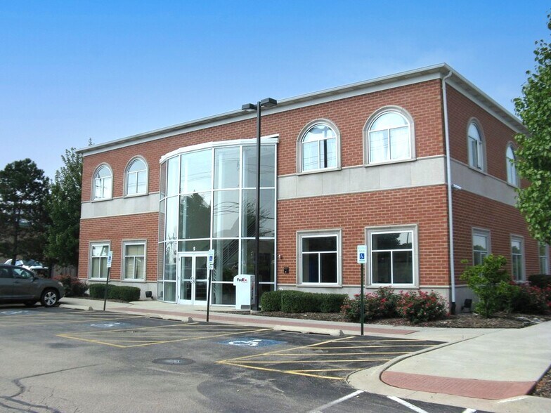 9 Crystal Lake Rd, Lake In The Hills, IL à louer - Photo de l’immeuble – Image 2 sur 9