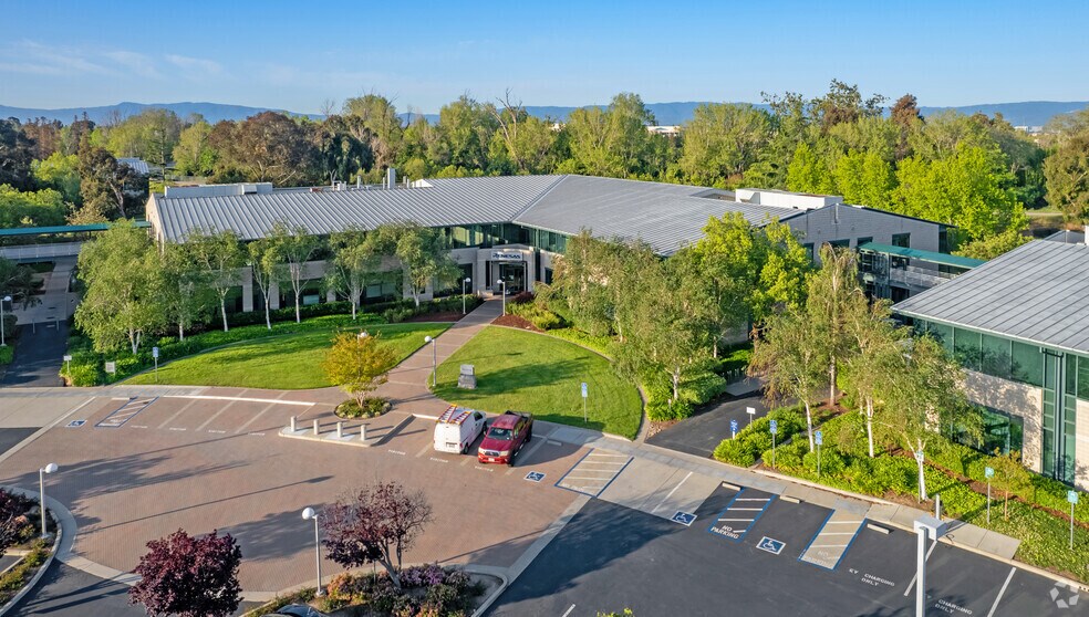 1001 Murphy Ranch Rd, Milpitas, CA à louer - Photo de l’immeuble – Image 3 sur 5