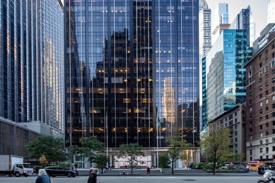 1345 Avenue of the Americas, New York, NY à louer - Photo de l’immeuble – Image 1 sur 12
