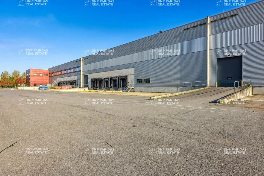 Industriel/Logistique dans Brie-Comte-Robert à louer - Photo de l’immeuble – Image 2 sur 18