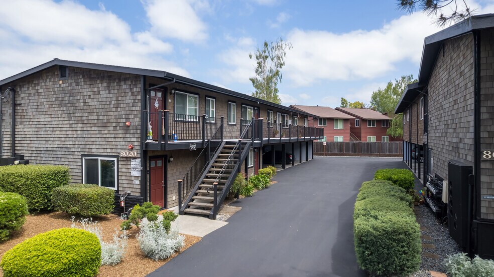 8020-8050 Beverly Dr, Rohnert Park, CA à vendre - Photo de l’immeuble – Image 1 sur 35