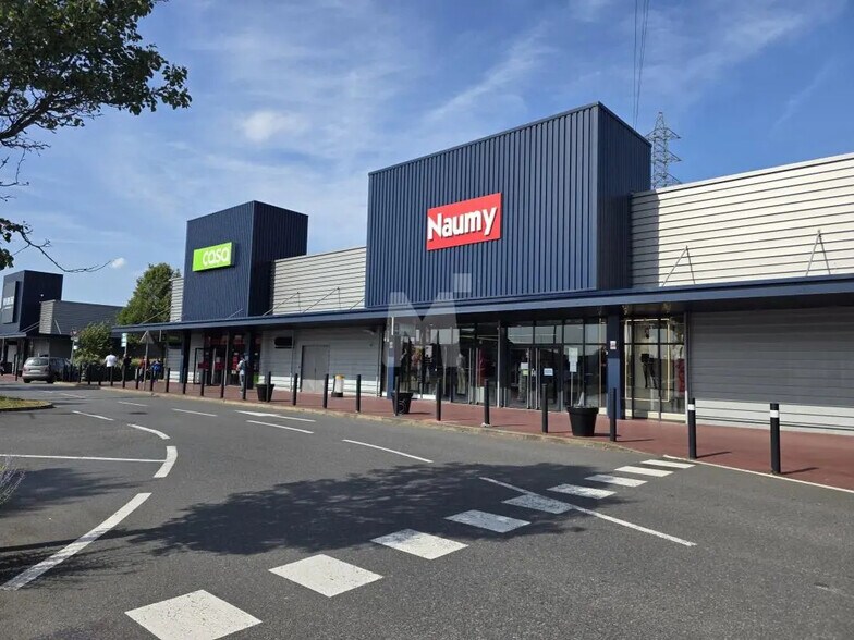 Local commercial dans Corbeil-Essonnes à louer - Photo de l’immeuble – Image 2 sur 9