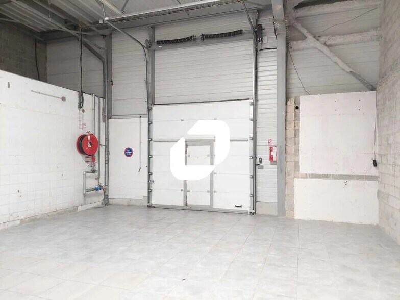 Local commercial dans Maurepas à louer - Photo intérieure – Image 3 sur 11