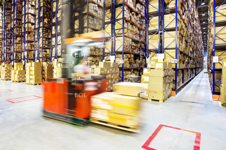 Local d'activités dans Torcy à vendre - Photo de l’immeuble – Image 2 sur 12