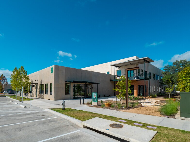 10880 E Crystal Falls Pky, Leander, TX à louer - Photo de l’immeuble – Image 2 sur 9