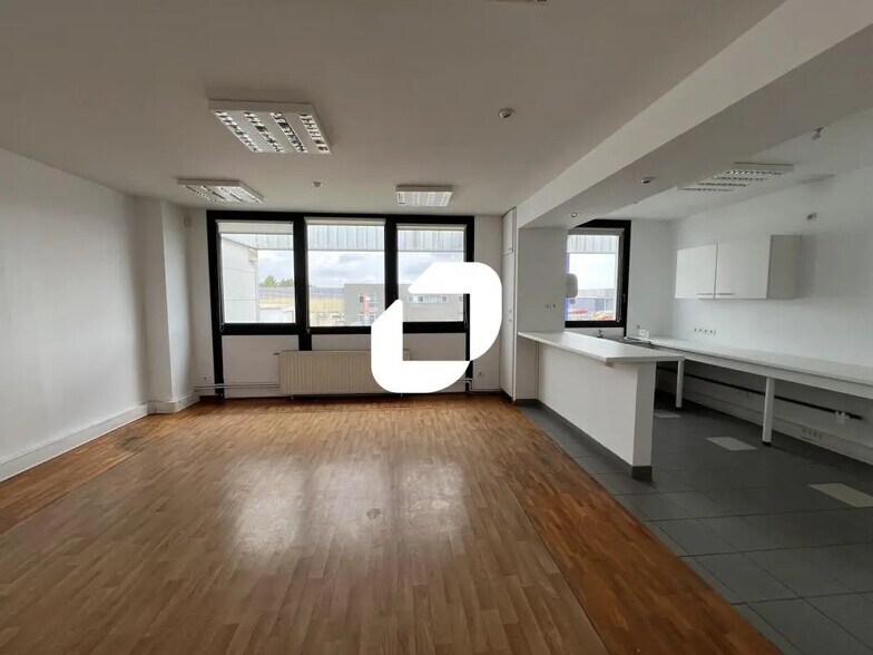 Local d’activités dans Lesquin à louer - Photo de l’immeuble – Image 2 sur 9