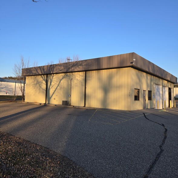 1050 Benson St, River Falls, WI à vendre - Photo de l’immeuble – Image 3 sur 13