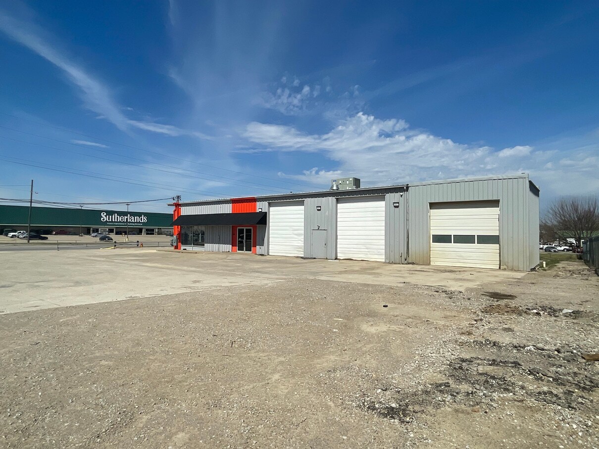 3815 & 3905 S Limit Ave portefeuille de 3 biens à vendre sur LoopNet.fr Photo de l’immeuble– Image 1 sur 11