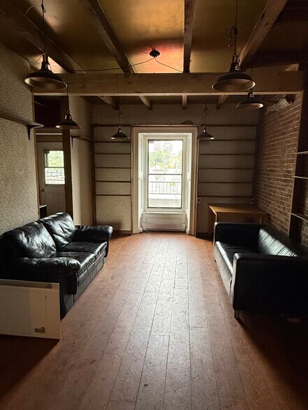 264 Rue Sainte-Catherine O, Montréal, QC à louer - Photo de l’immeuble – Image 3 sur 11