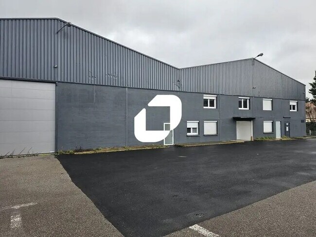 Plus de détails pour Bureau, Local d'activités à louer