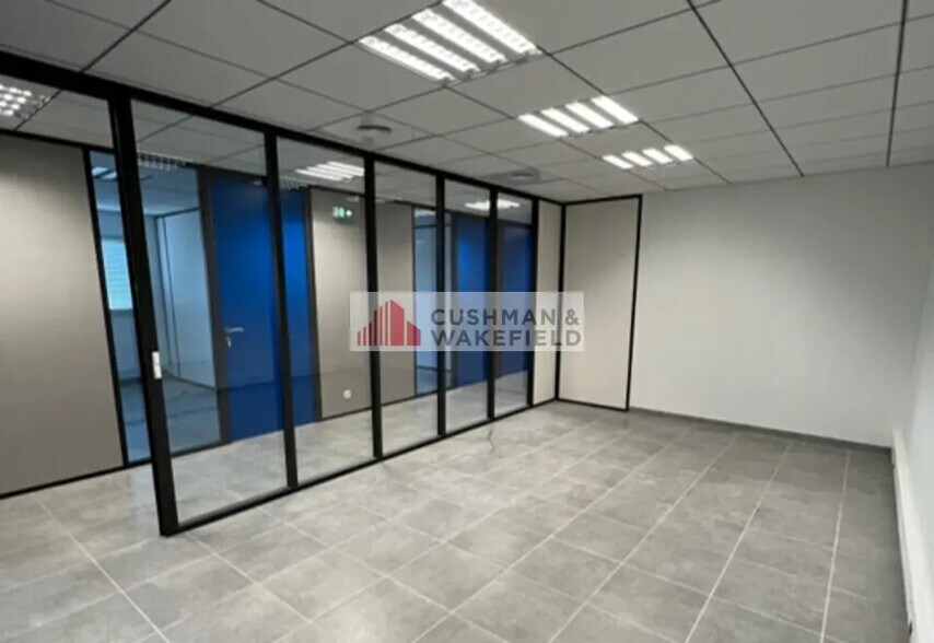 Bureau dans Nîmes à louer - Photo de l’immeuble – Image 3 sur 3