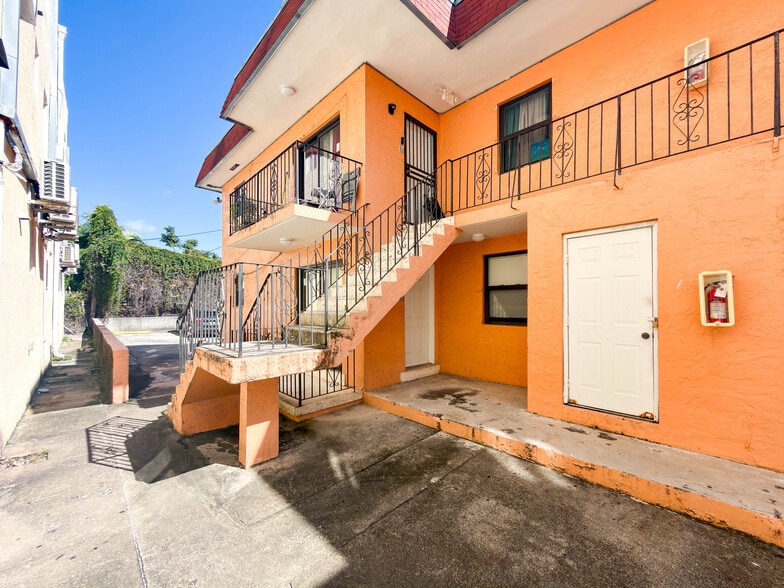 945 SW 4th St, Miami, FL à vendre - Photo de l’immeuble – Image 2 sur 11