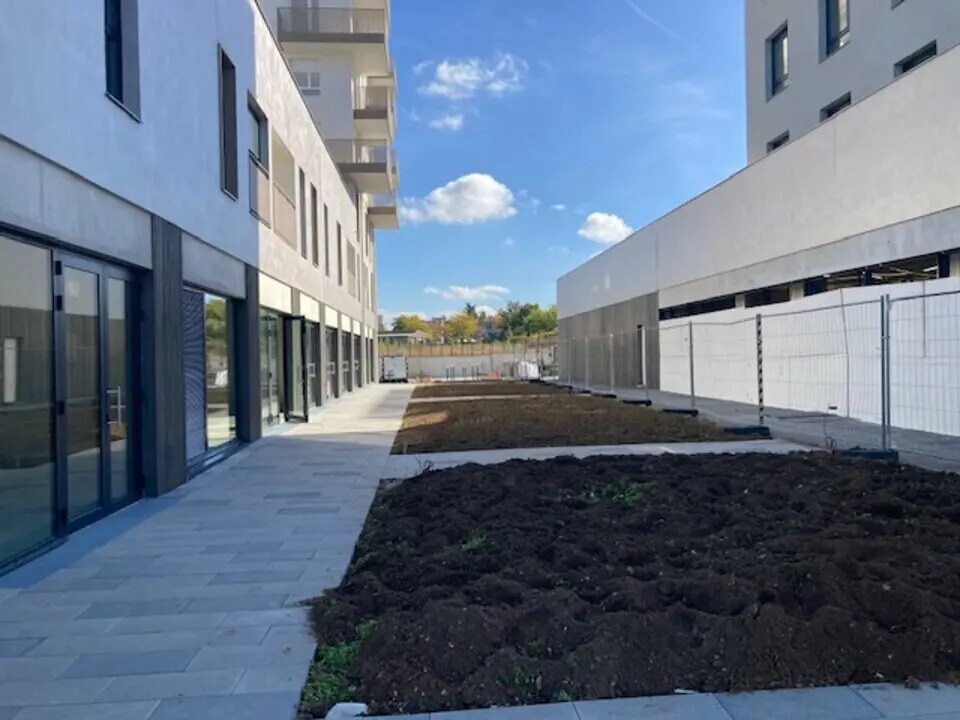 Local commercial dans Magnanville à vendre Photo de l’immeuble– Image 1 sur 12