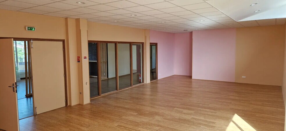 Local commercial dans Bourg-en-Bresse à louer - Photo de l’immeuble – Image 1 sur 4