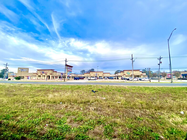 3500-3536 FM 365, Nederland, TX à louer - Photo de l’immeuble – Image 1 sur 27