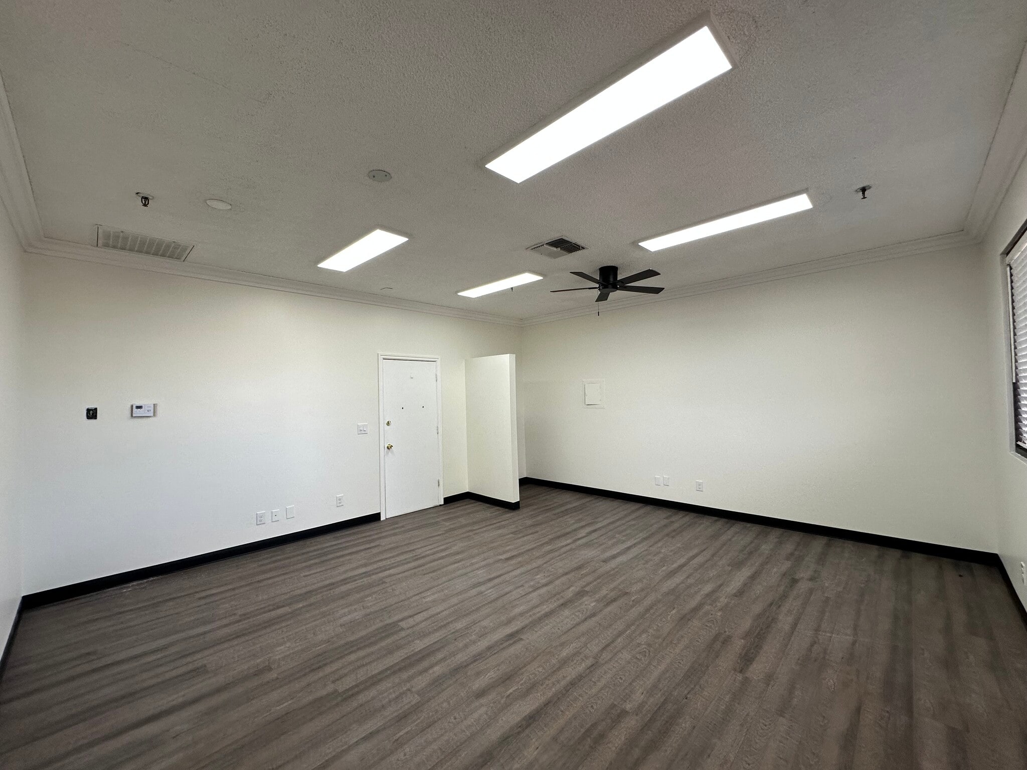 14359 Amargosa Rd, Victorville, CA à louer Photo intérieure– Image 1 sur 2