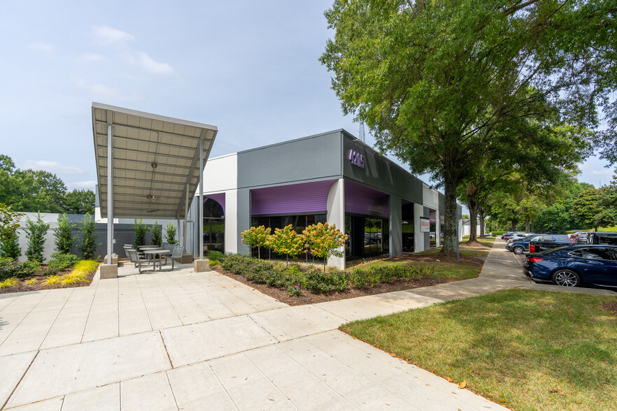 4205 Stuart Andrew Blvd, Charlotte, NC à louer - Photo principale – Image 1 sur 17