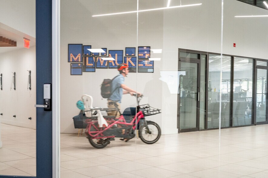 790 N Milwaukee St, Milwaukee, WI à louer - Photo de l’immeuble – Image 2 sur 15