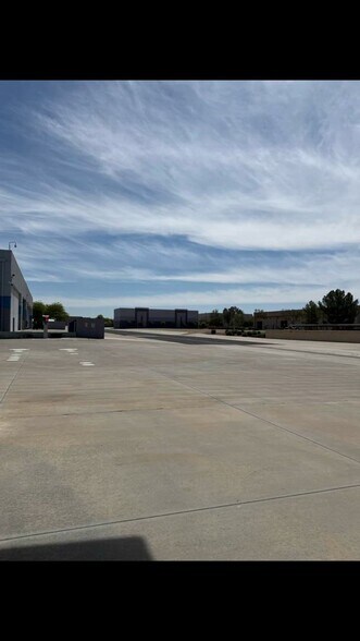 1825 W Knudsen Dr, Phoenix, AZ à louer - Vidéo sur l’annonce professionnelle – Image 2 sur 13