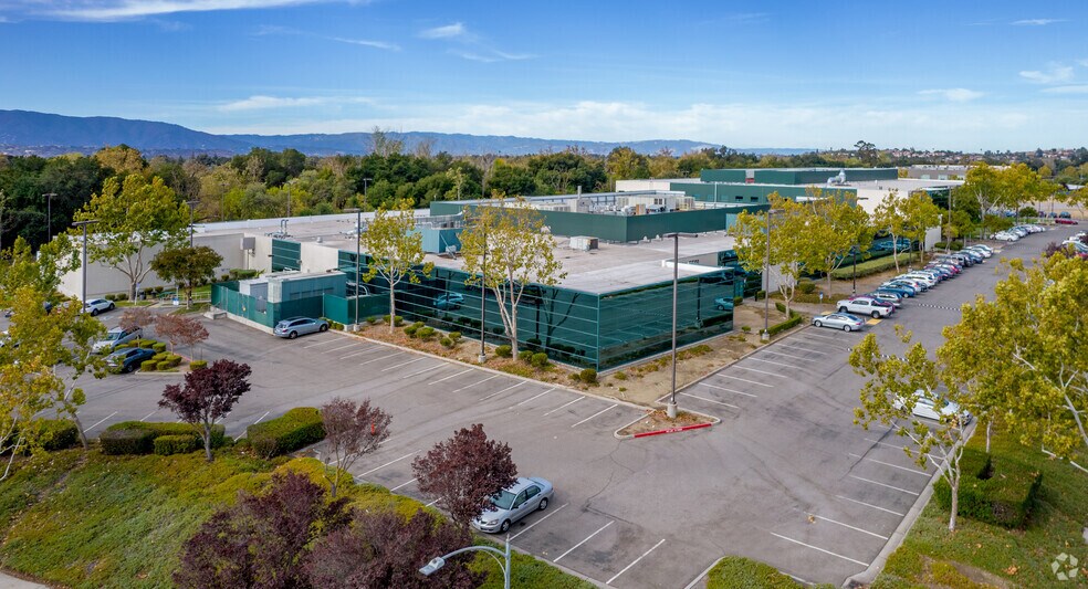5521 Hellyer Ave, San Jose, CA à louer - Photo de l’immeuble – Image 1 sur 5