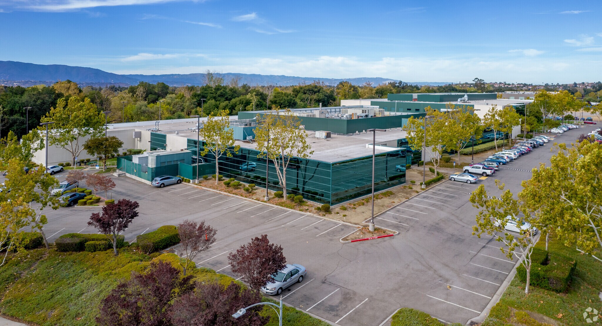 5521 Hellyer Ave, San Jose, CA à louer Photo de l’immeuble– Image 1 sur 6