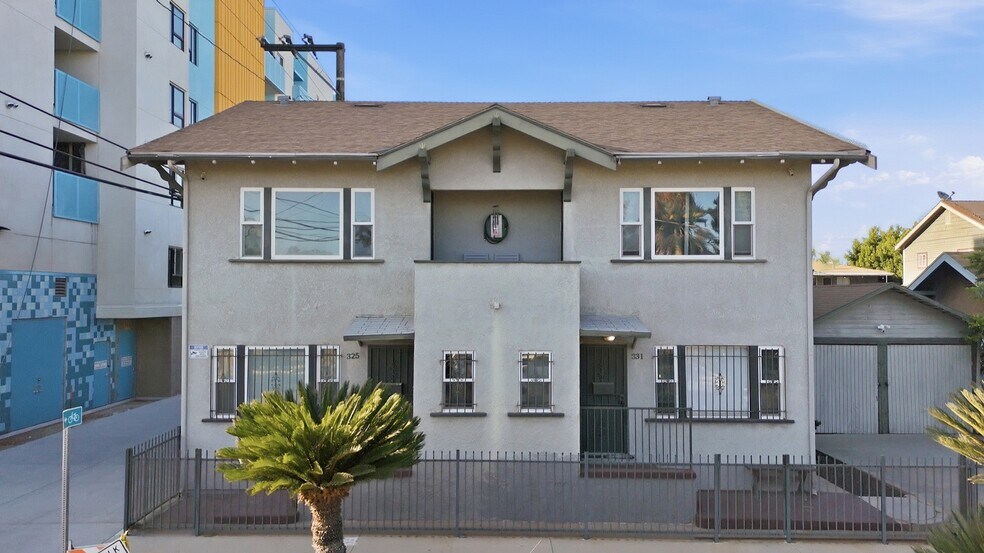 325 E 14th St, Long Beach, CA à vendre - Photo de l’immeuble – Image 1 sur 21