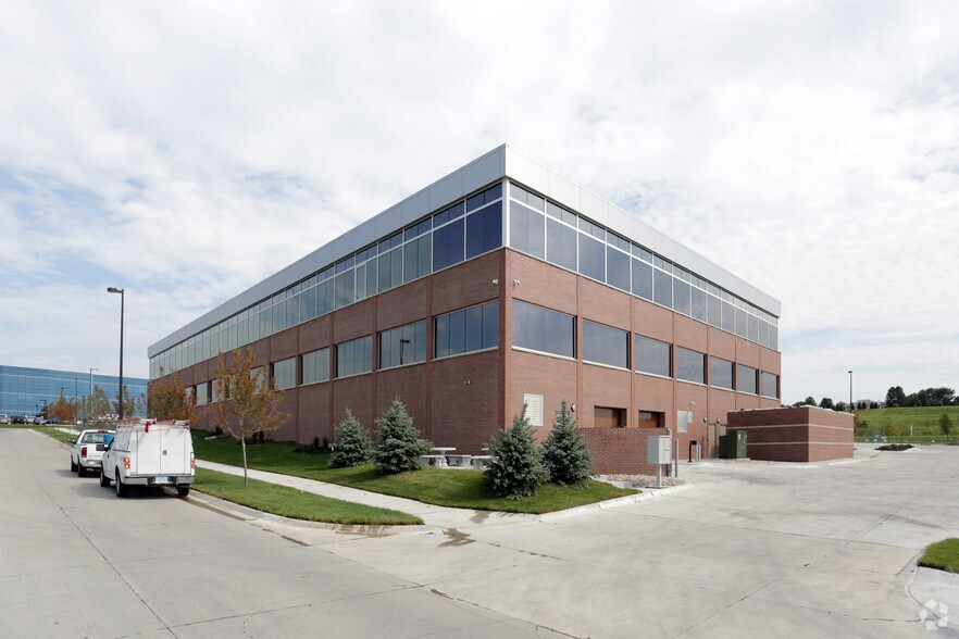 17838 Burke St, Omaha, NE à louer - Photo de l’immeuble – Image 3 sur 11