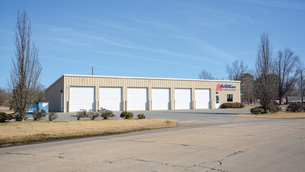7704 Fluid Dr, Little Rock, AR à louer - Photo principale – Image 1 sur 8